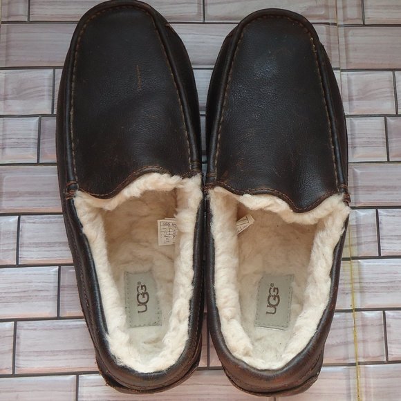 SIZE 11. UGG shearling lined leather slippers/loafers. main image 13